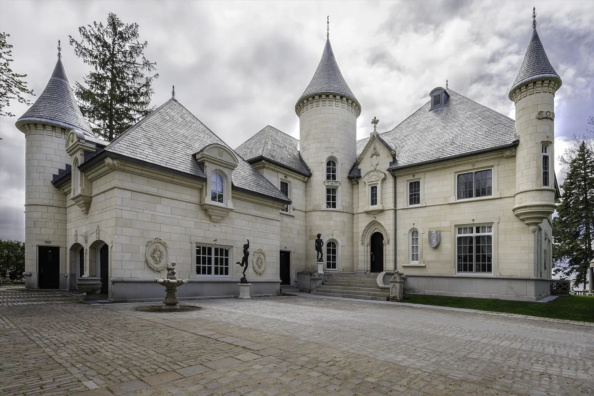 Le Château de Loire, Montréal, QC